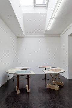 Sonia Leimer, Runder Tisch